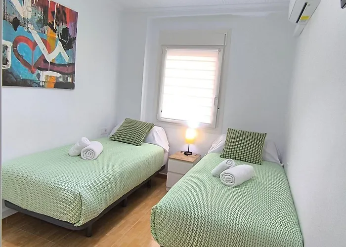 Central Apartment In Valencia With Wifi + Parking.