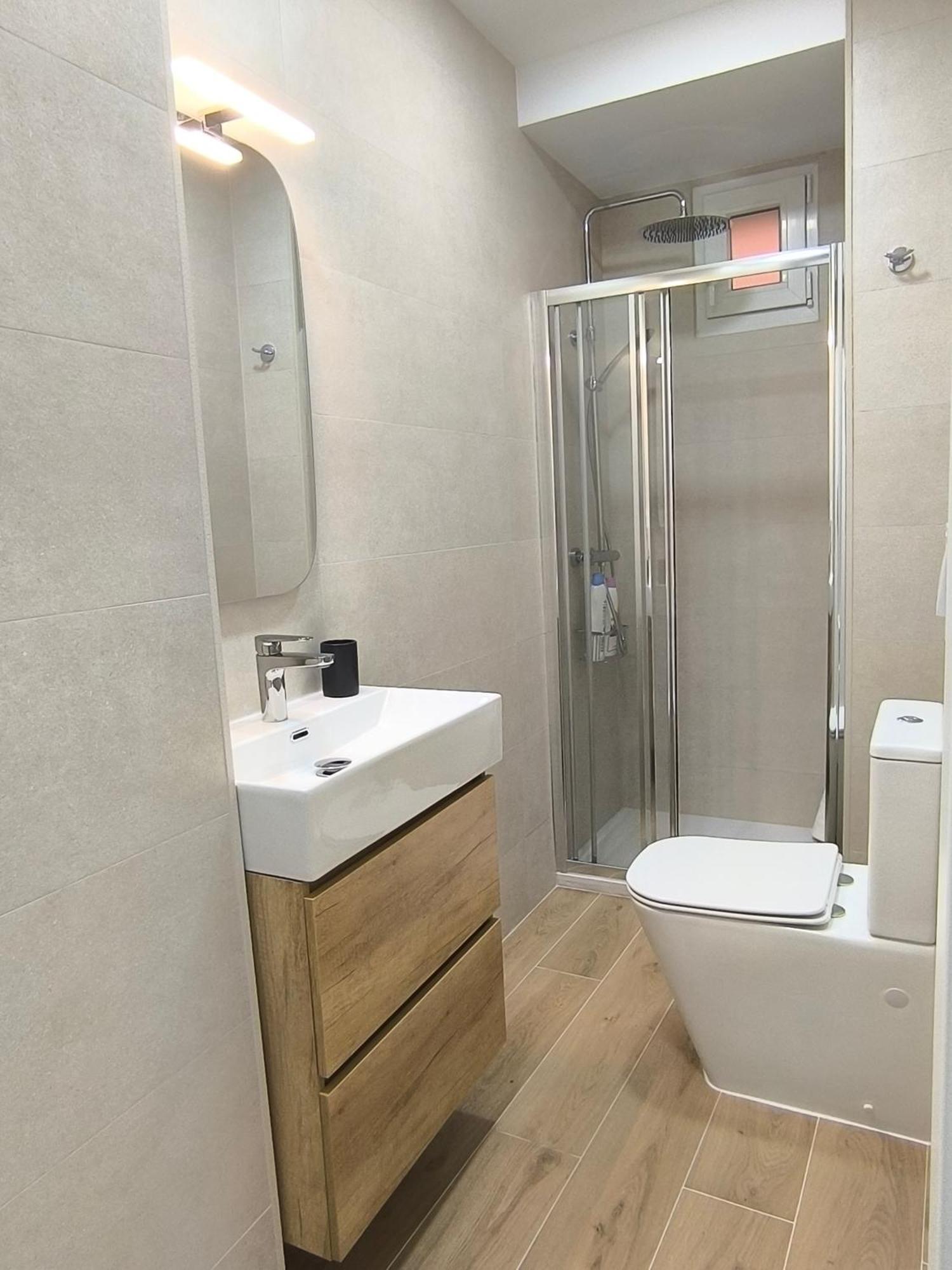 Appartement In With Wifi + Parking.