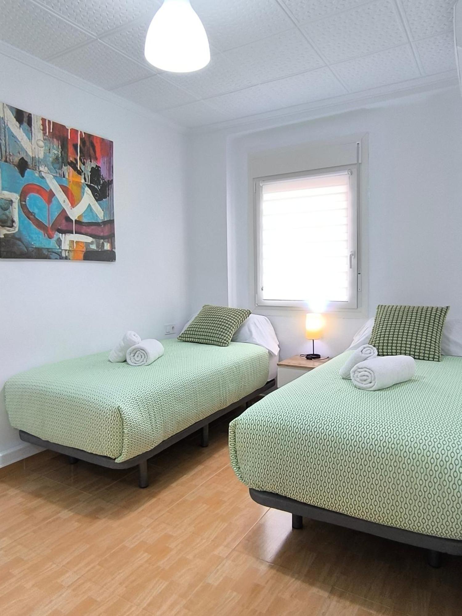 Appartement In With Wifi + Parking. *
